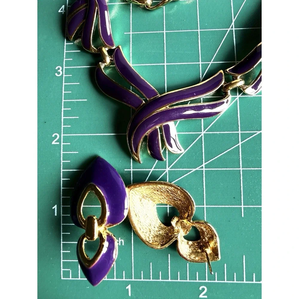 Signed Purple Enamel Trifari TM Necklace Unbranded Earrings Vintage Jewelry Set - Picture 9 of 16